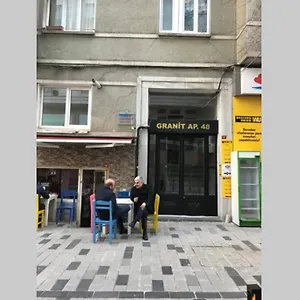 cozy-apartment-next-to-taksim-square.istanbul-turkeyhotels.com/